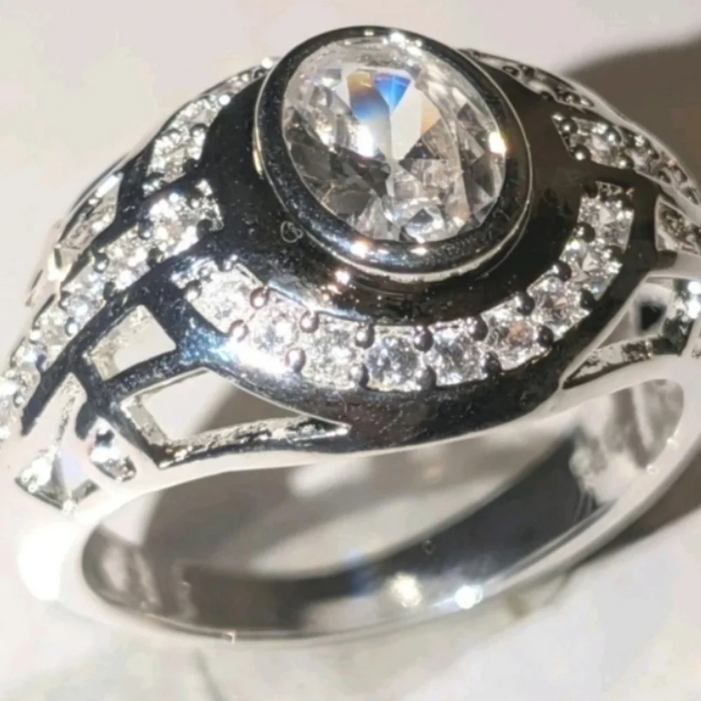 High Quality Sophistication Mens 925 Silver Ring Halo Centerpiece Sz9